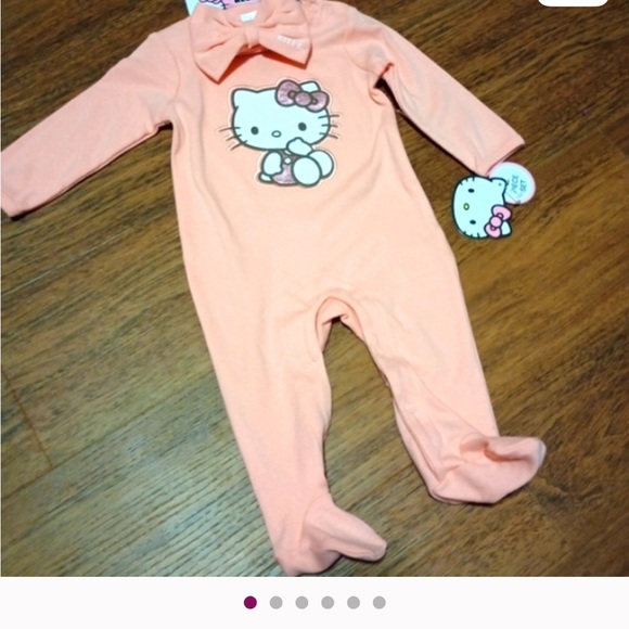 Sanrio Hello Kitty Peach Footie - Picture 1 of 6